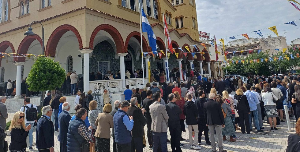 Λαμπρή μέρα για τη Λάρισα: Πλήθη πιστών στον πανηγυρίζοντα μητροπολιτικό Ναό του Αγίου Αχιλλίου (ΦΩΤΟ)