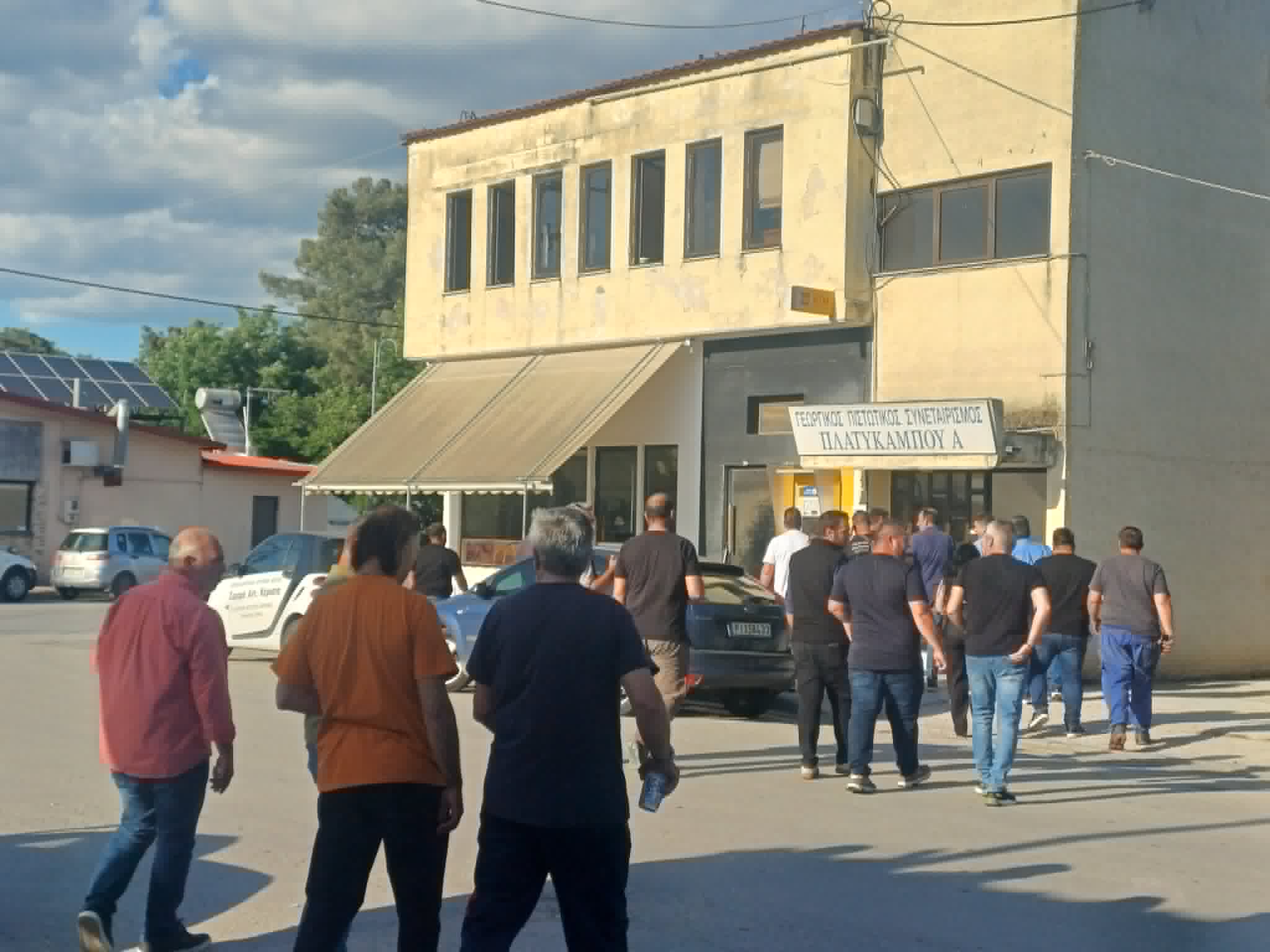 Γενική συνέλευση στον Αγροτικό Σύλλογο Πλατυκάμπου - Οργή αγροτών για καθυστερήσεις πληρωμών (ΦΩΤΟ)