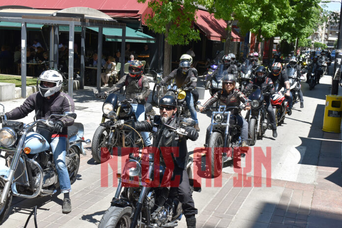 Εντυπωσιακό θέαμα στην Καρδίτσα με το Distinguished Gentlemans Ride (ΦΩΤΟ - ΒΙΝΤΕΟ)
