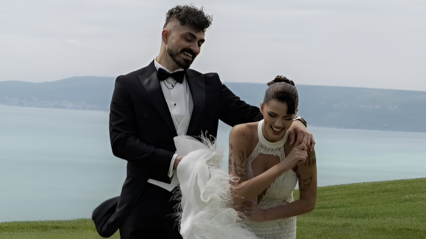 ΣΥΓΧΡΟΝΗ ΖΩΗ - Ποιος είναι ο γιατρός σύζυγος της Dara που κέρδισε στη Eurovision, το love story και ο γάμος τους ΣΥΓΧΡΟΝΗ ΖΩΗ - Ποιος είναι ο γιατρός σύζυγος της Dara που κέρδισε στη Eurovision, το love story και ο γάμος τους