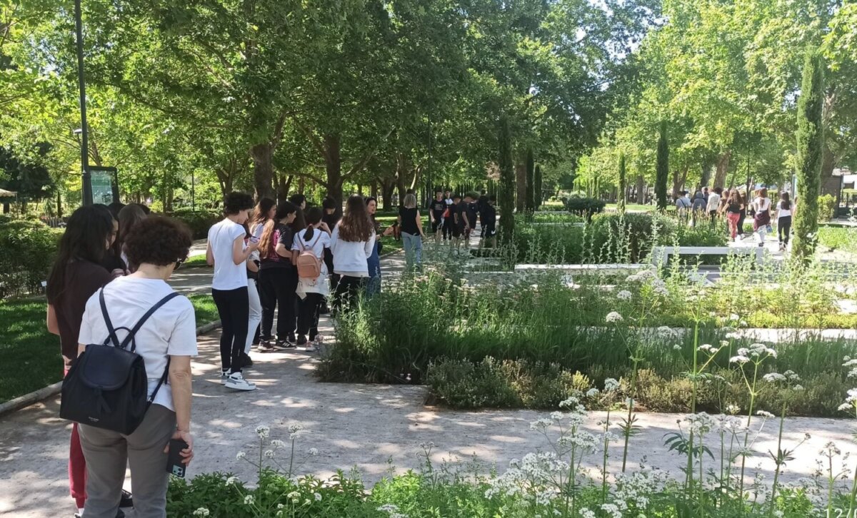 ΛΑΡΙΣΑ - Δήμος Λαρισαίων: Πόλος έλξης μαθητών ο Ιπποκράτειος Τόπος και η Βοτανική Συλλογή (φωτ.) ΛΑΡΙΣΑ - Δήμος Λαρισαίων: Πόλος έλξης μαθητών ο Ιπποκράτειος Τόπος και η Βοτανική Συλλογή (φωτ.)