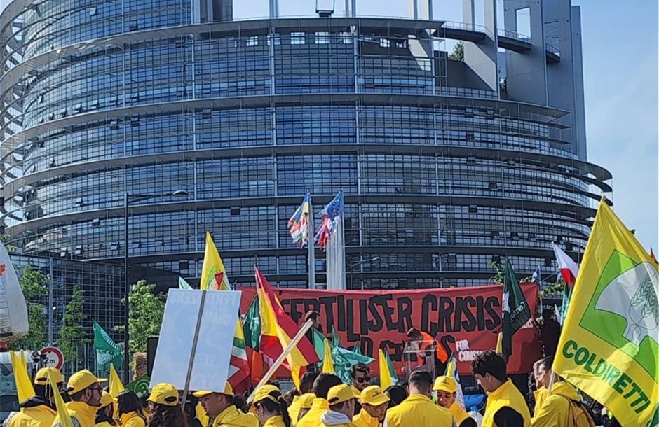 Αγροτικά - Άνθρακες το σχέδιο της Κομισιόν για τα λιπάσματα λένε τα αγροτικά λόμπι ΕΕ Αγροτικά - Άνθρακες το σχέδιο της Κομισιόν για τα λιπάσματα λένε τα αγροτικά λόμπι ΕΕ
