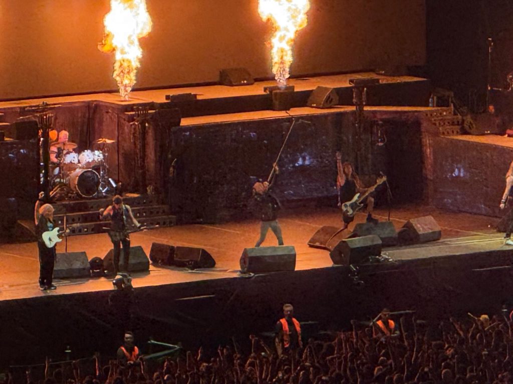 ΕΛΛΑΔΑ - Στην σκηνή του ΟΑΚΑ οι Iron Maiden – Πάνω από 50.000 θαυμαστές παραληρούν στη συναυλία τους ΕΛΛΑΔΑ - Στην σκηνή του ΟΑΚΑ οι Iron Maiden – Πάνω από 50.000 θαυμαστές παραληρούν στη συναυλία τους
