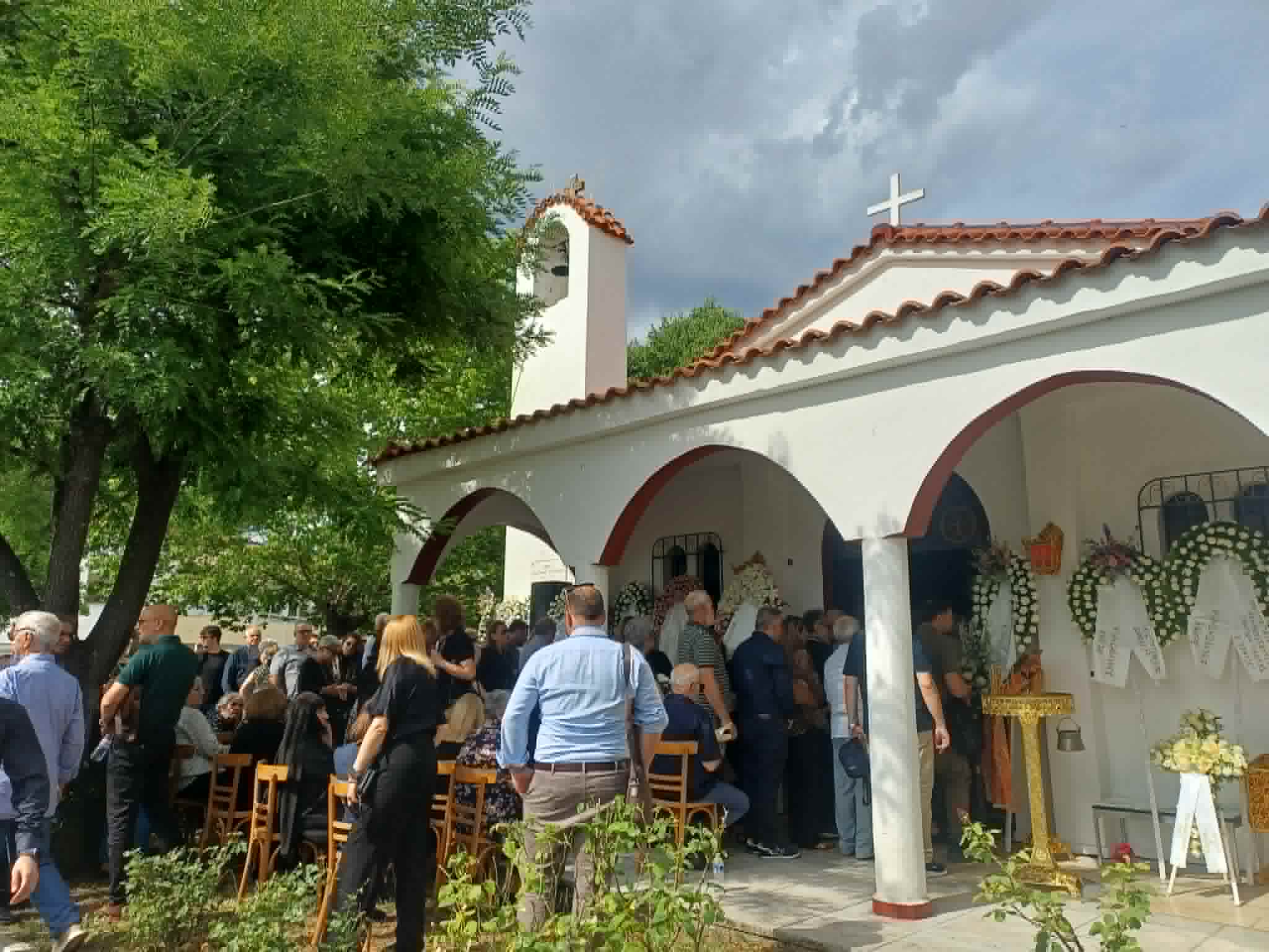 Πλήθος Λαρισαίων στο τελευταίο αντίο της Κατερίνας Ζιαζιά- Σουφλιά στο παρεκκλήσι του γηροκομείου (ΦΩΤΟ)