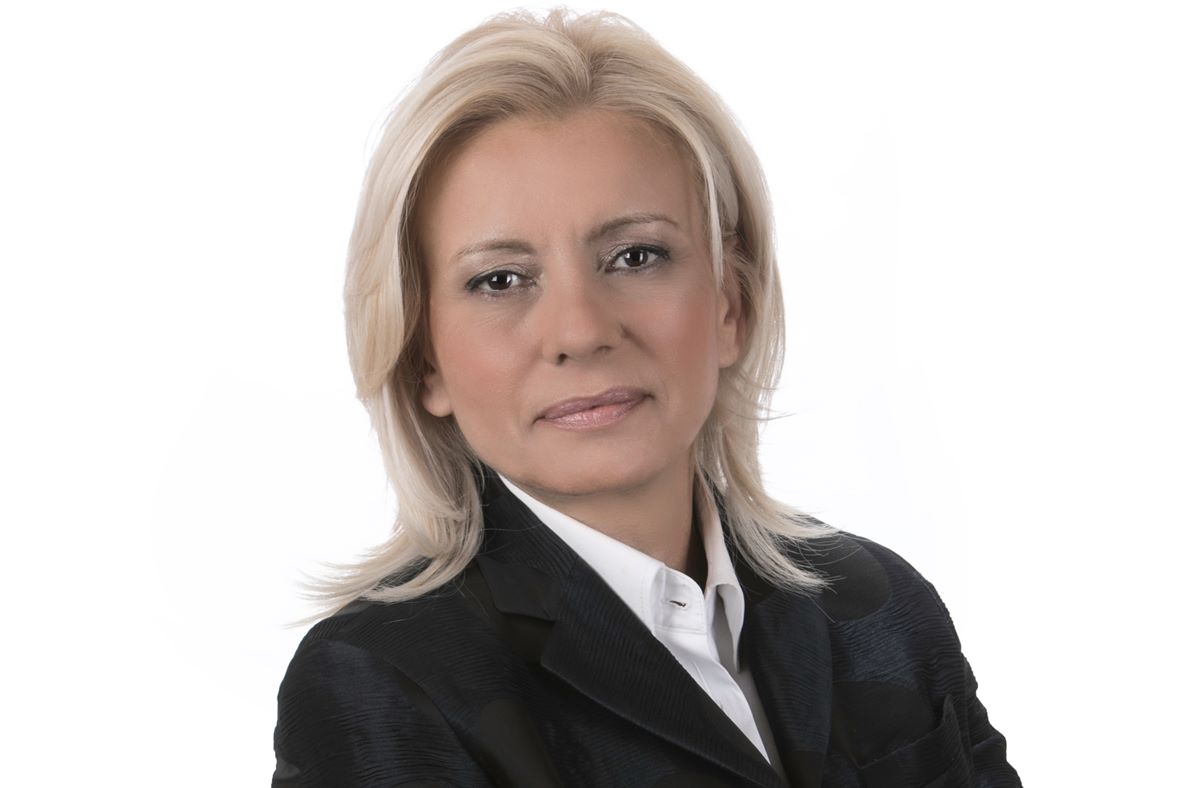 ΛΑΡΙΣΑ - Η Ρένα Καραλαριώτου αποχαιρετά τον πρώην υπουργό Γιώργο Σουφλιά ΛΑΡΙΣΑ - Η Ρένα Καραλαριώτου αποχαιρετά τον πρώην υπουργό Γιώργο Σουφλιά