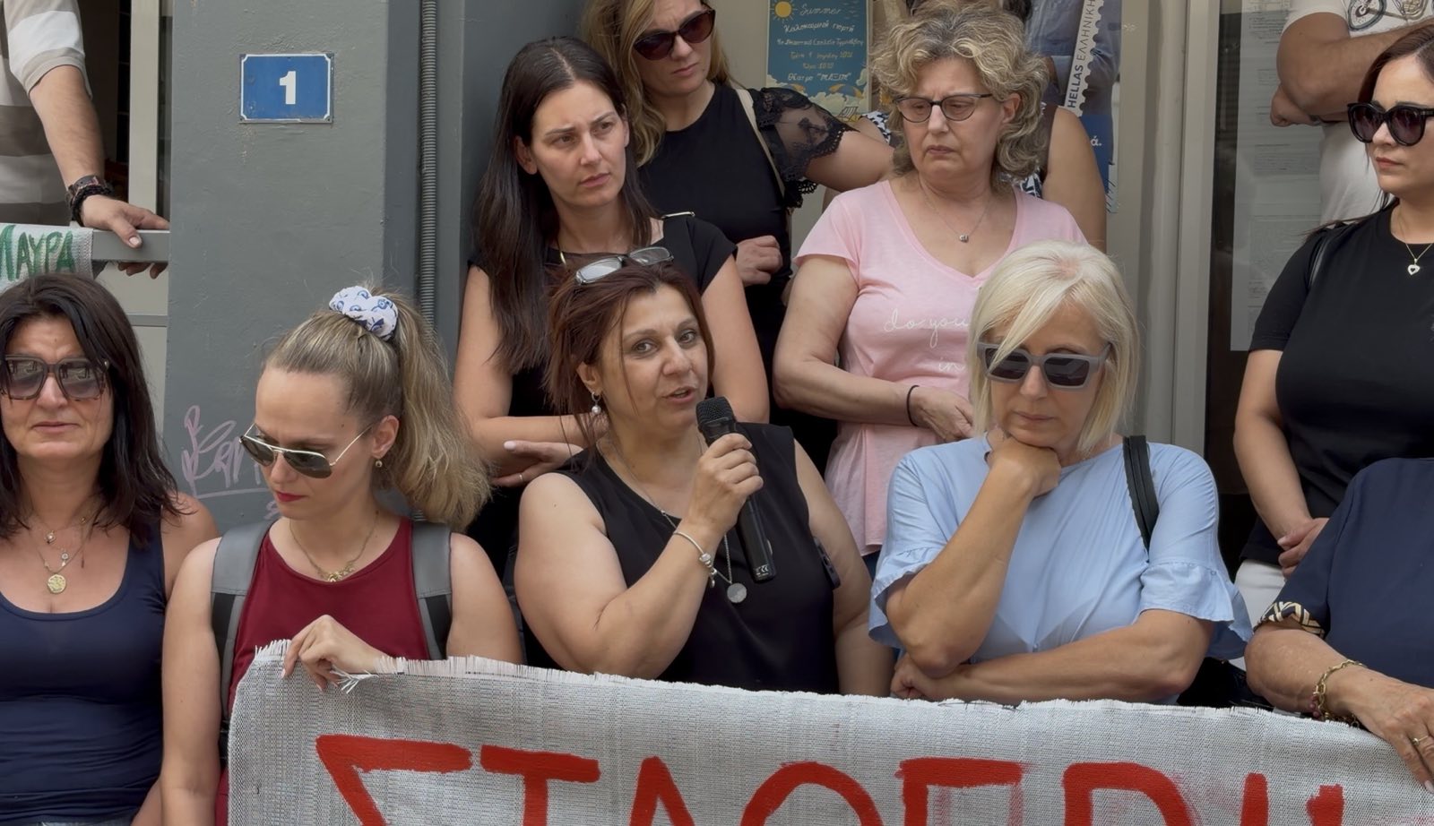 ΛΑΡΙΣΑ - Κατάληψη στο Δημαρχείο Τυρνάβου από τους εργαζόμενους των βρεφονηπιακών σταθμών- Συμπαραστέκεται η δημοτική αρχή (ΦΩΤΟ) ΛΑΡΙΣΑ - Κατάληψη στο Δημαρχείο Τυρνάβου από τους εργαζόμενους των βρεφονηπιακών σταθμών- Συμπαραστέκεται η δημοτική αρχή (ΦΩΤΟ)