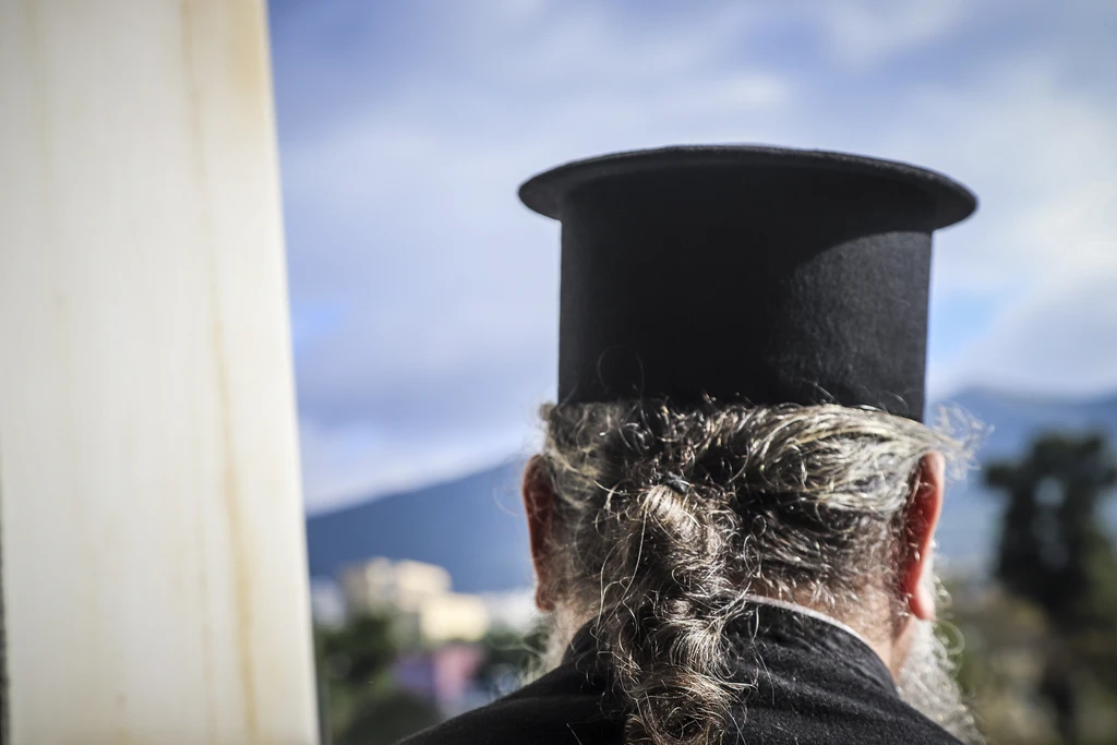 ΕΛΛΑΔΑ - Σάλος στα Πετράλωνα: Ποιος είναι ο Μητροπολίτης που επιδείκνυε τα γεννητικά του όργανα στους περαστικούς ΕΛΛΑΔΑ - Σάλος στα Πετράλωνα: Ποιος είναι ο Μητροπολίτης που επιδείκνυε τα γεννητικά του όργανα στους περαστικούς