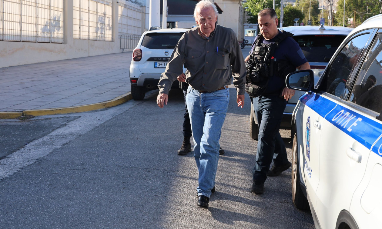 ΘΕΣΣΑΛΙΑ - Αλέξανδρος Γιωτόπουλος: Επέστρεψε στις φυλακές Κορυδαλλού είχε φύγει από το σπίτι του με ταξί ΘΕΣΣΑΛΙΑ - Αλέξανδρος Γιωτόπουλος: Επέστρεψε στις φυλακές Κορυδαλλού είχε φύγει από το σπίτι του με ταξί