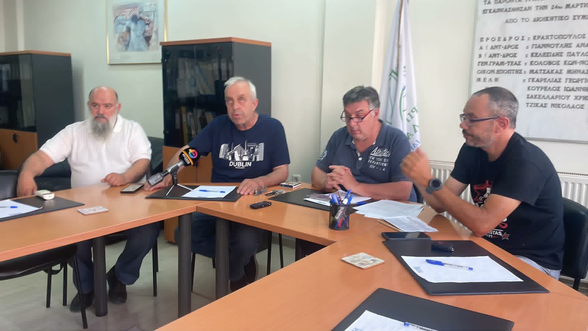 Κλείνουν Εφορία και ΕΦΚΑ έμποροι και επαγγελματίες της Λάρισας, ζητούν μέτρα για να μην κλείσουν τα μαγαζιά τους (ΦΩΤΟ)
