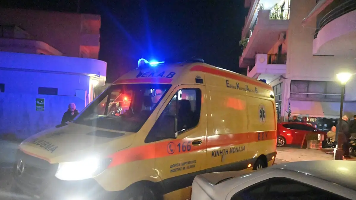 ΤΡΙΚΑΛΑ - Ανήλικος οδηγός παρέσυρε διασώστη του ΕΚΑΒ στην Πύλη Τρικάλων και τον εγκατέλειψε! ΤΡΙΚΑΛΑ - Ανήλικος οδηγός παρέσυρε διασώστη του ΕΚΑΒ στην Πύλη Τρικάλων και τον εγκατέλειψε!