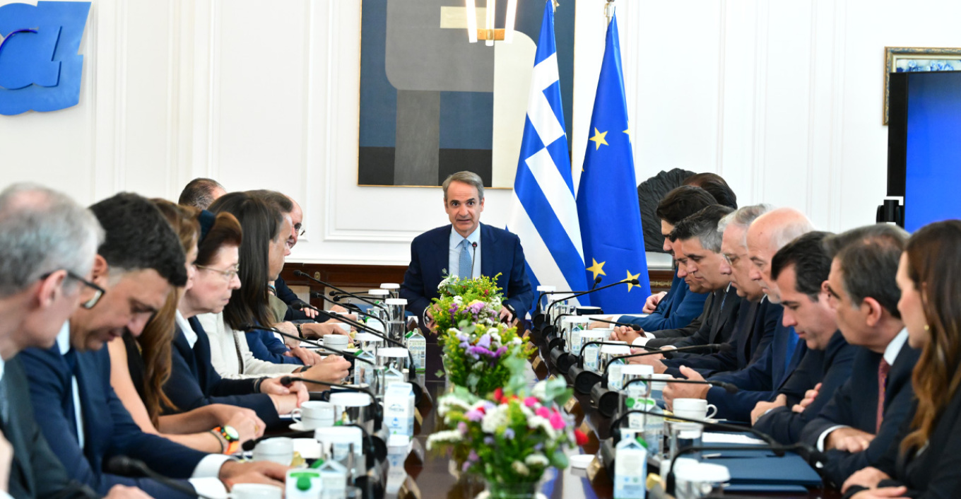 ΠΟΛΙΤΙΚΗ - Μητσοτάκης: Περαιτέρω πτώση στην τιμή της βενζίνης, 617,5 εκατ. σε αγρότες ΠΟΛΙΤΙΚΗ - Μητσοτάκης: Περαιτέρω πτώση στην τιμή της βενζίνης, 617,5 εκατ. σε αγρότες