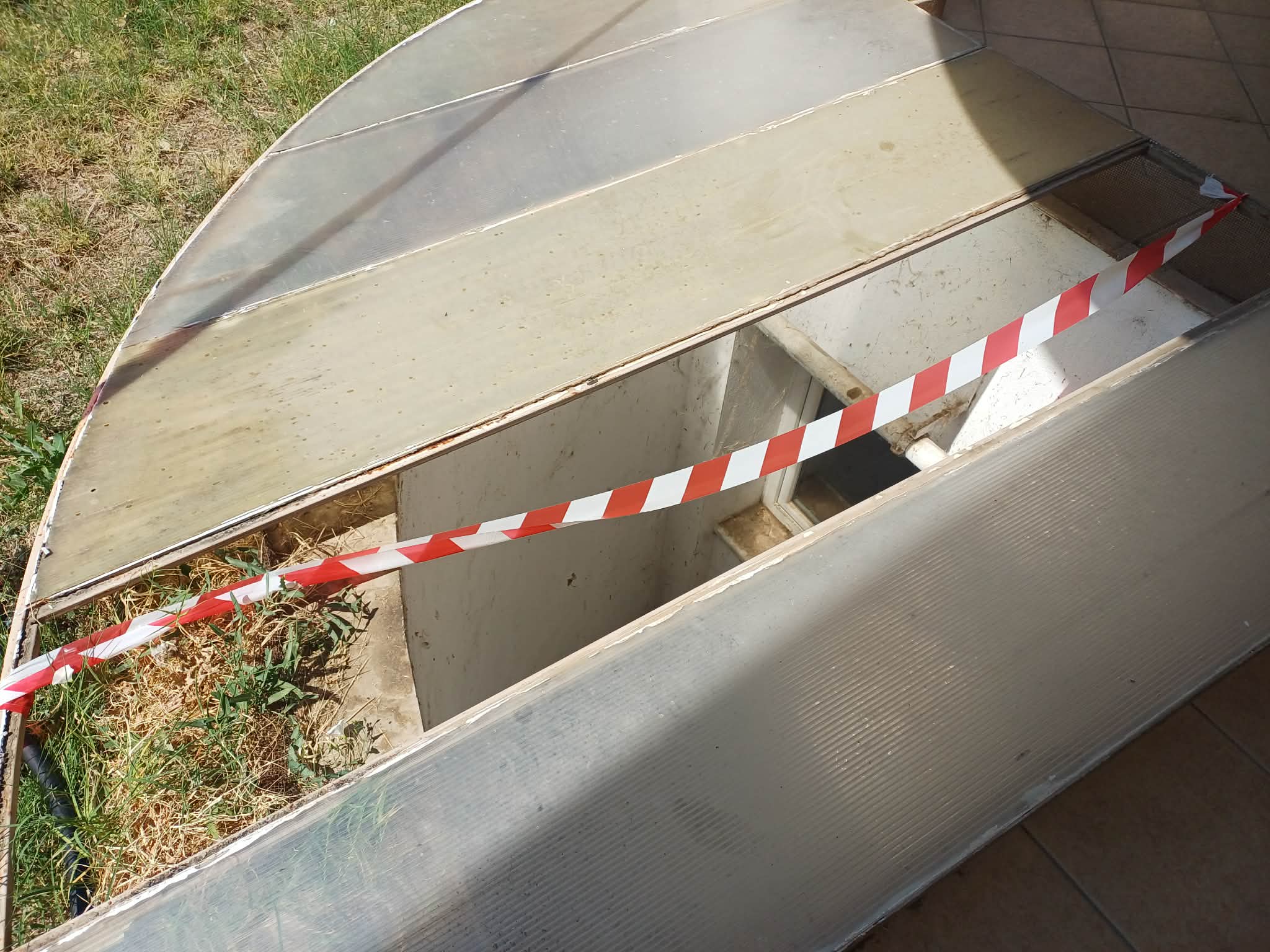 Λάρισα: Ιερέας κυνήγησε το σκύλο του και έπεσε σε φωταγωγό πολυκατοικίας στη Νεάπολη (ΦΩΤΟ +video)