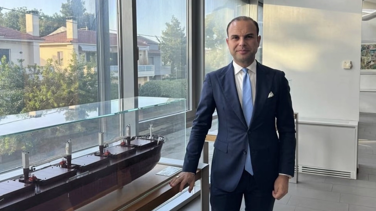 ΑΘΛΗΤΙΚΑ - ΑΕΛ: Έπεσαν οι υπογραφές και οι «βυσσινί» στα χέρια του Στυλιανού ΑΘΛΗΤΙΚΑ - ΑΕΛ: Έπεσαν οι υπογραφές και οι «βυσσινί» στα χέρια του Στυλιανού