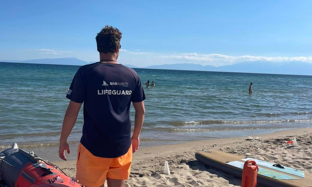ΕΛΛΑΔΑ - Θεσσαλονίκη: Ναυαγοσώστες ανέσυραν γυναίκα χωρίς τις αισθήσεις της και την επανέφεραν στη ζωή ΕΛΛΑΔΑ - Θεσσαλονίκη: Ναυαγοσώστες ανέσυραν γυναίκα χωρίς τις αισθήσεις της και την επανέφεραν στη ζωή