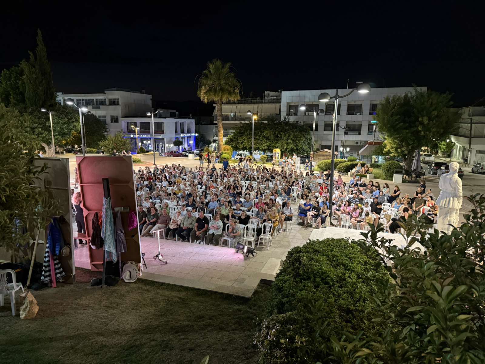 ΛΑΡΙΣΑ - Πλήθος κόσμου στην πρεμιέρα του Πολιτιστικού Καλοκαιριού στα Φάρσαλα ΛΑΡΙΣΑ - Πλήθος κόσμου στην πρεμιέρα του Πολιτιστικού Καλοκαιριού στα Φάρσαλα