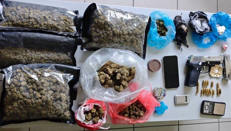 Ένα δέμα με ναρκωτικά από την Αθήνα, οδήγησε σε έξι συλλήψεις σε Μυτιλήνη και Λάρισα