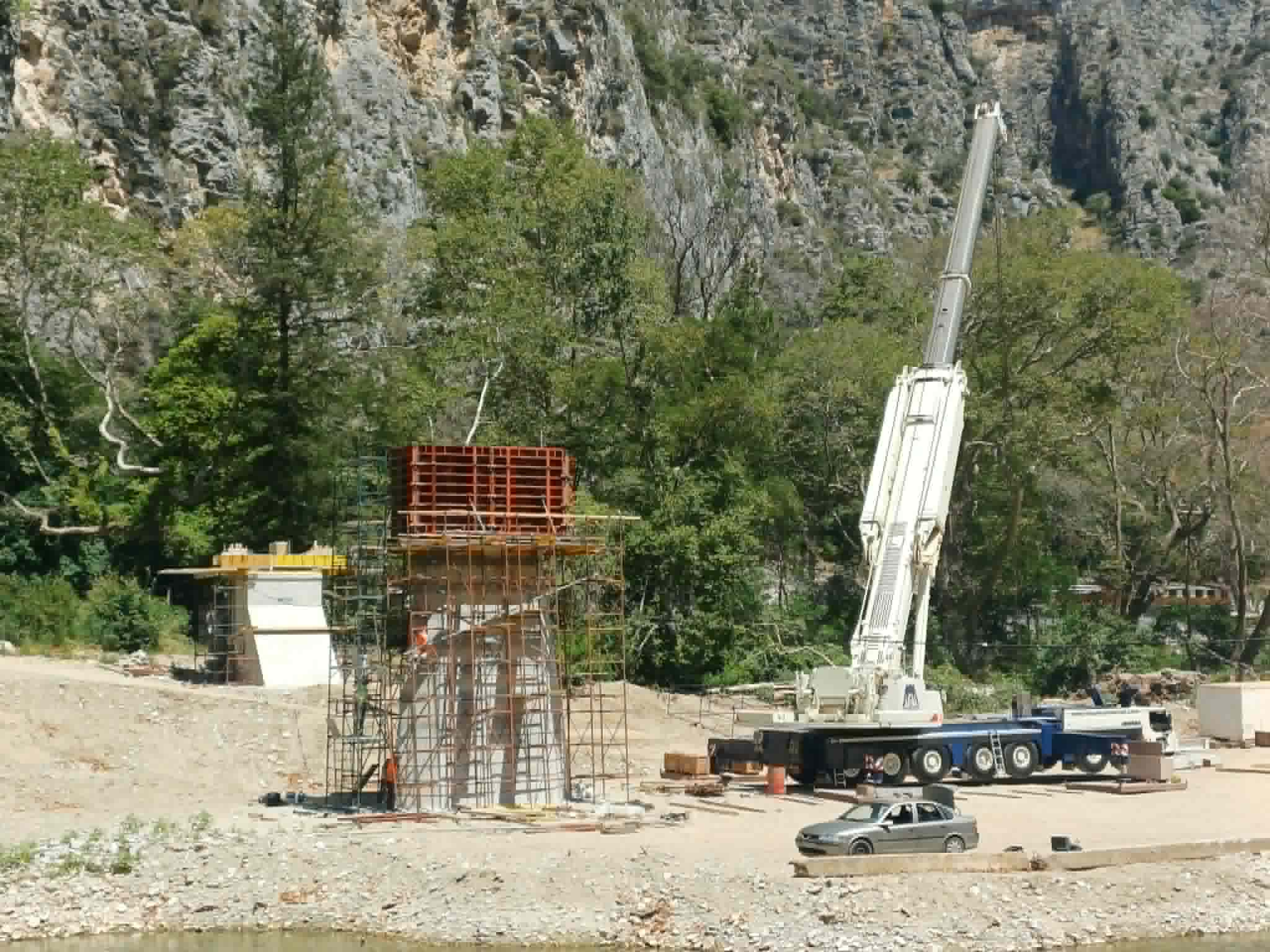 Μπήκε το πρώτο υπόβαθρο για τη γέφυρα της Αγίας Παρασκευής στα Τέμπη-πότε θα είναι έτοιμη (ΦΩΤΟ)