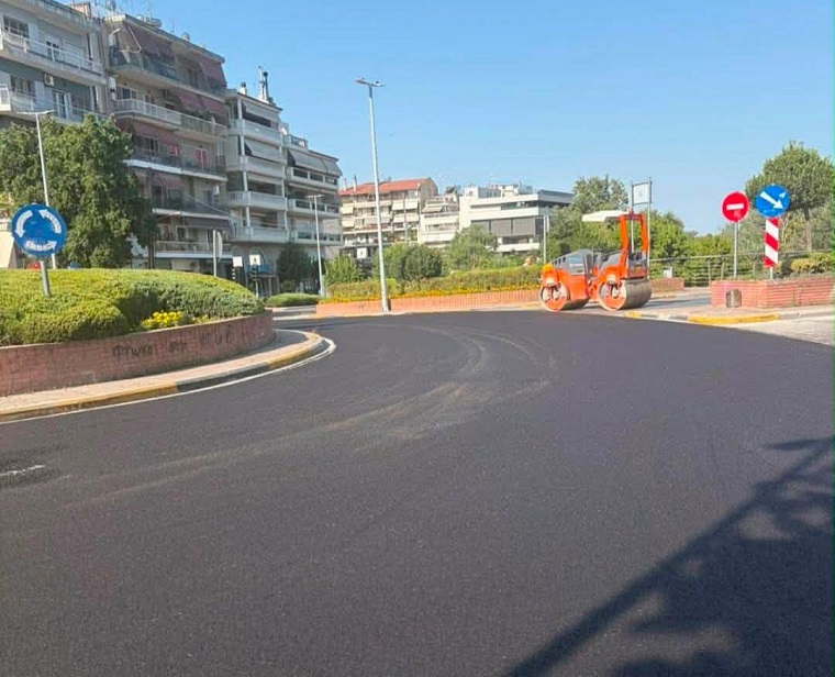 ΛΑΡΙΣΑ - Ασφαλτοστρώσεις από τη ΔΕΥΑΛ 7200 τ.μ. στη Γεωργιάδου και τον κόμβο Αγίου Αχιλλίου (ΦΩΤΟ) ΛΑΡΙΣΑ - Ασφαλτοστρώσεις από τη ΔΕΥΑΛ 7200 τ.μ. στη Γεωργιάδου και τον κόμβο Αγίου Αχιλλίου (ΦΩΤΟ)