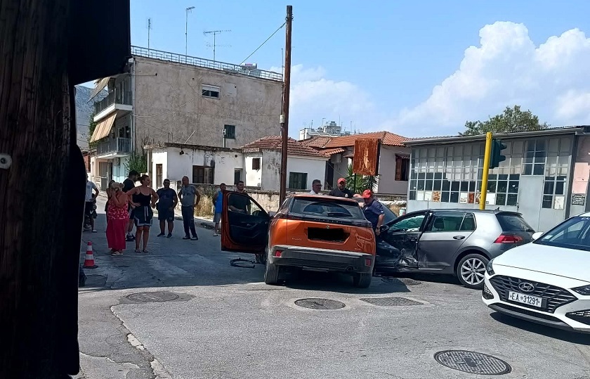 ΛΑΡΙΣΑ - Τροχαίο στον Τύρναβο: τρεις τραυματίες από τη σύγκρουση δύο ΙΧ (ΦΩΤΟ) ΛΑΡΙΣΑ - Τροχαίο στον Τύρναβο: τρεις τραυματίες από τη σύγκρουση δύο ΙΧ (ΦΩΤΟ)