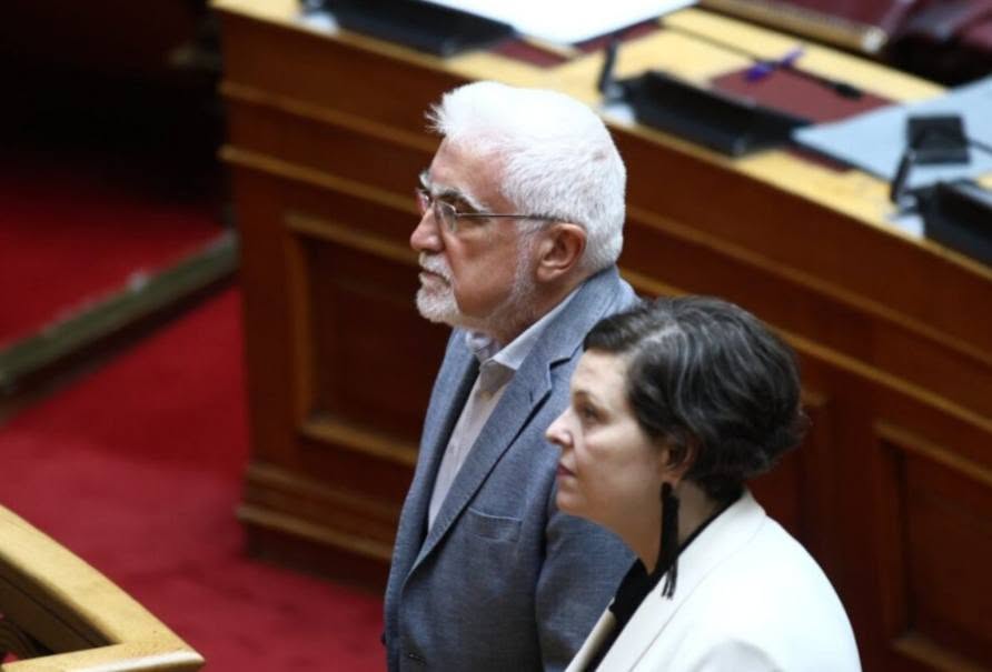 ΛΑΡΙΣΑ - Ορκίστηκε βουλευτής του ΣΥΡΙΖΑ ο Γιάννης Καριπίδης - συνάντηση στη συνέχεια με Ρένα Δούρου (ΦΩΤΟ) ΛΑΡΙΣΑ - Ορκίστηκε βουλευτής του ΣΥΡΙΖΑ ο Γιάννης Καριπίδης - συνάντηση στη συνέχεια με Ρένα Δούρου (ΦΩΤΟ)