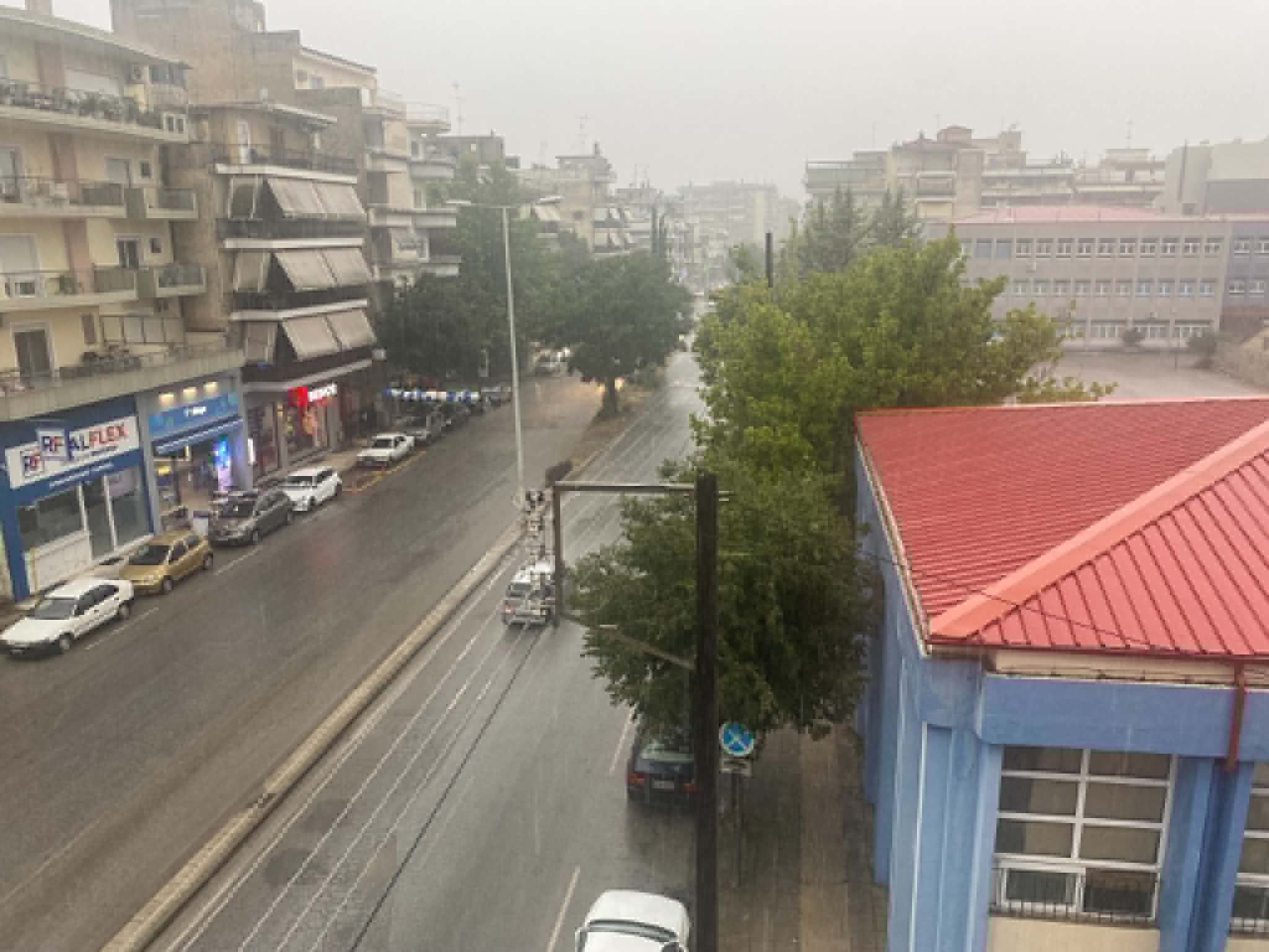 Μπουρίνι στη Λάρισα και ισχυρή χαλαζόπτωση σε Πλατανούλια, Δαμάσι λίγο πριν τη συγκομιδή- σε απόγνωση οι αγρότες