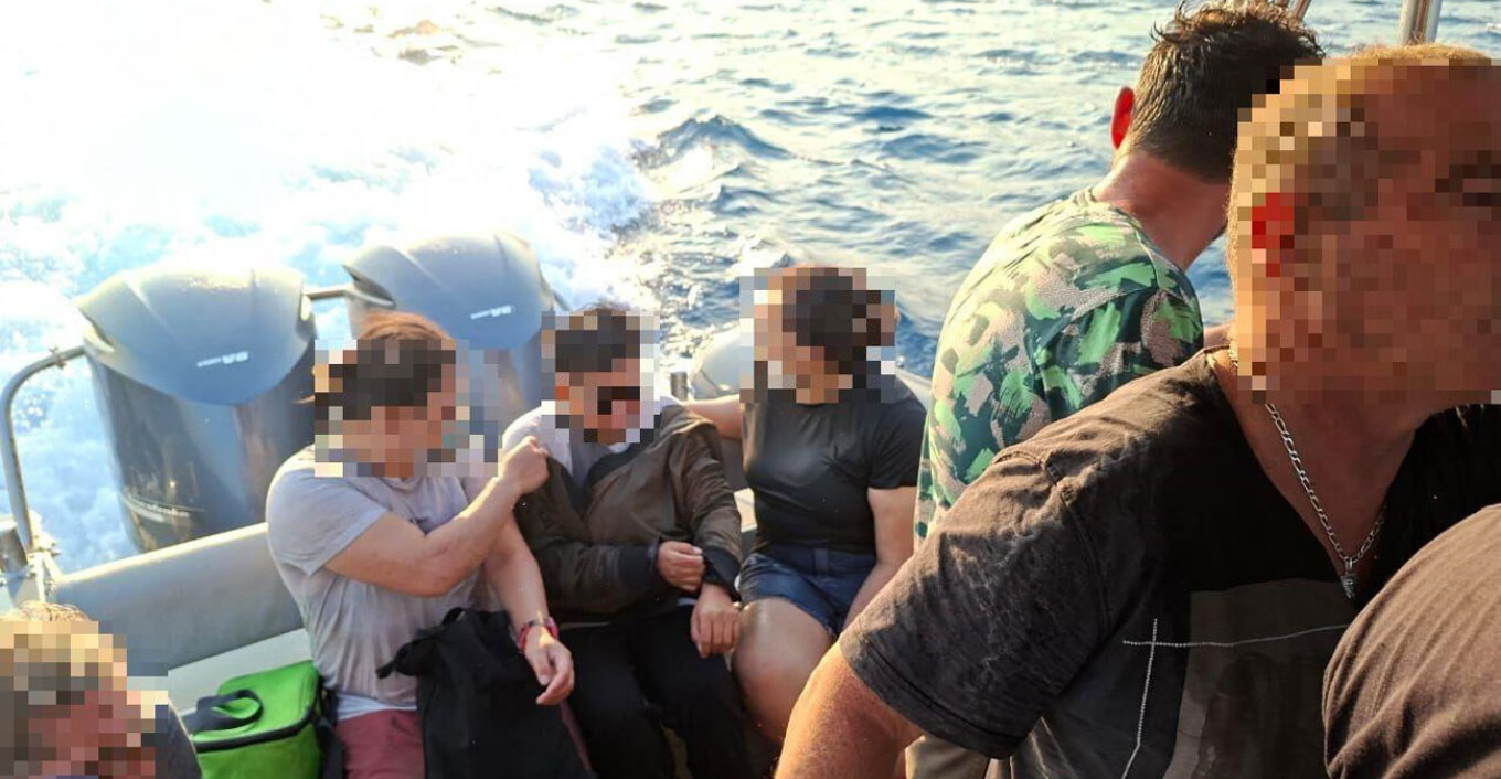 ΕΛΛΑΔΑ - Δείτε βίντεο: Η δραματική διάσωση πολιτών στον Άγιο Παύλο από το Λιμενικό στην πυρκαγιά που μαίνεται στο Ρέθυμνο ΕΛΛΑΔΑ - Δείτε βίντεο: Η δραματική διάσωση πολιτών στον Άγιο Παύλο από το Λιμενικό στην πυρκαγιά που μαίνεται στο Ρέθυμνο