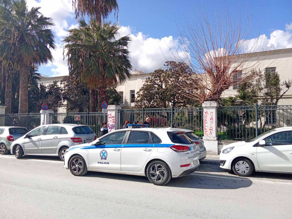 ΒΟΛΟΣ - Μπαλτάς, αίμα και δύο εισιτήρια για Βουλγαρία – Η ιστορία πίσω από την επίθεση γιου στον πατέρα του στον Βόλο ΒΟΛΟΣ - Μπαλτάς, αίμα και δύο εισιτήρια για Βουλγαρία – Η ιστορία πίσω από την επίθεση γιου στον πατέρα του στον Βόλο