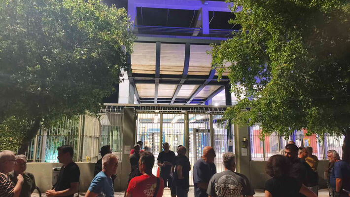 Συνέλαβαν τον πρόεδρο του Εργατικού Κέντρου Λάρισας, Γ. Σκόκα-συγκέντρωση έξω από τη Αστυνομική Διεύθυνση Λάρισας (ΦΩΤΟ)