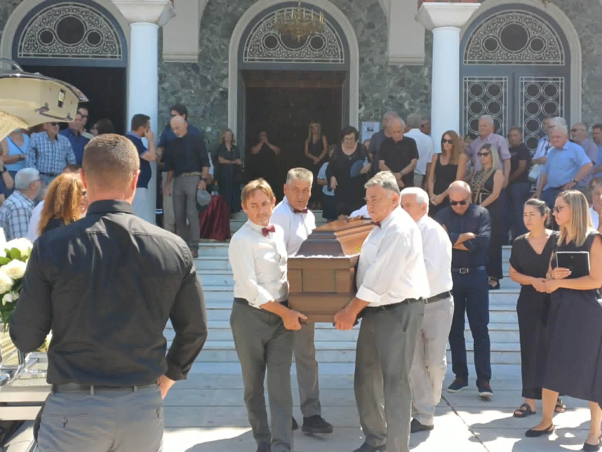 Σε κλίμα βαθειάς οδύνης και πάνδημα η κηδεία του σπουδαίου γιατρού και αυτοδιοικητικού Θανάση Μητσιού (ΦΩΤΟ)