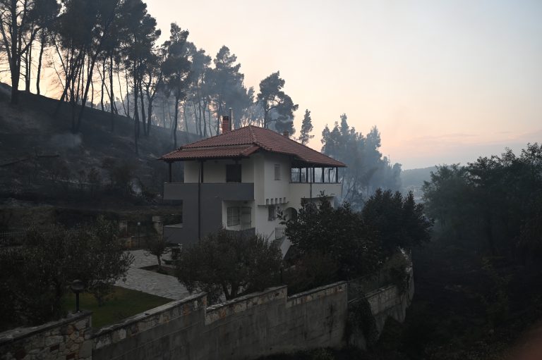 ΕΛΛΑΔΑ - Φωτιά στη Χαλκιδική: Μάχη των πυροσβεστών με διάσπαρτες εστίες στη Σίβηρη – Βελτιωμένη η εικόνα, απομακρύνθηκαν 481 κάτοικοι ΕΛΛΑΔΑ - Φωτιά στη Χαλκιδική: Μάχη των πυροσβεστών με διάσπαρτες εστίες στη Σίβηρη – Βελτιωμένη η εικόνα, απομακρύνθηκαν 481 κάτοικοι