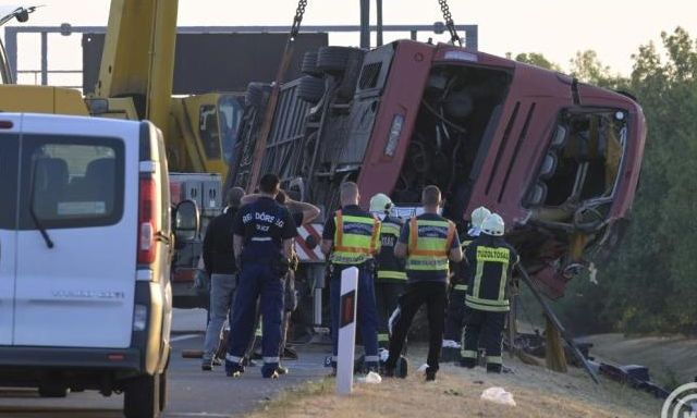 ΔΙΕΘΝΗ - Ουγγαρία: Δώδεκα νεκροί και τουλάχιστον 10 τραυματίες σε ανατροπή τουριστικού λεωφορείου ΔΙΕΘΝΗ - Ουγγαρία: Δώδεκα νεκροί και τουλάχιστον 10 τραυματίες σε ανατροπή τουριστικού λεωφορείου