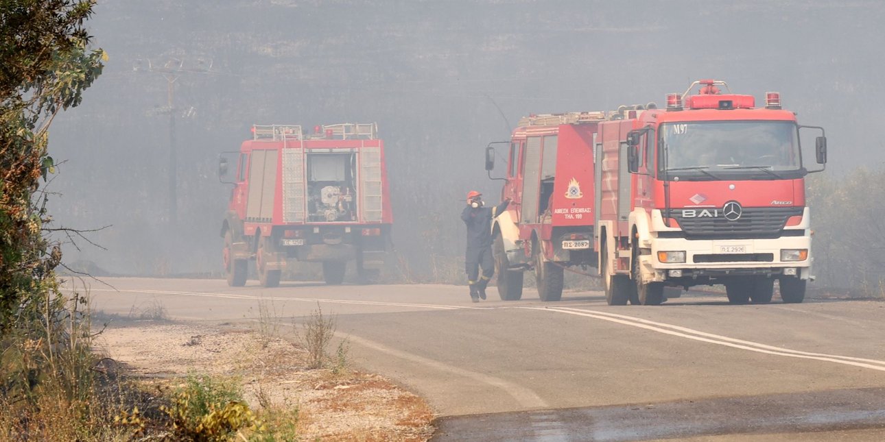 ΛΑΡΙΣΑ - Φωτιά έξω από τη Λάρισα σε ποιμνιοστάσιο στο Λουτρό - επιχειρεί η Πυροσβεστική με 5 υδροφόρα ΛΑΡΙΣΑ - Φωτιά έξω από τη Λάρισα σε ποιμνιοστάσιο στο Λουτρό - επιχειρεί η Πυροσβεστική με 5 υδροφόρα