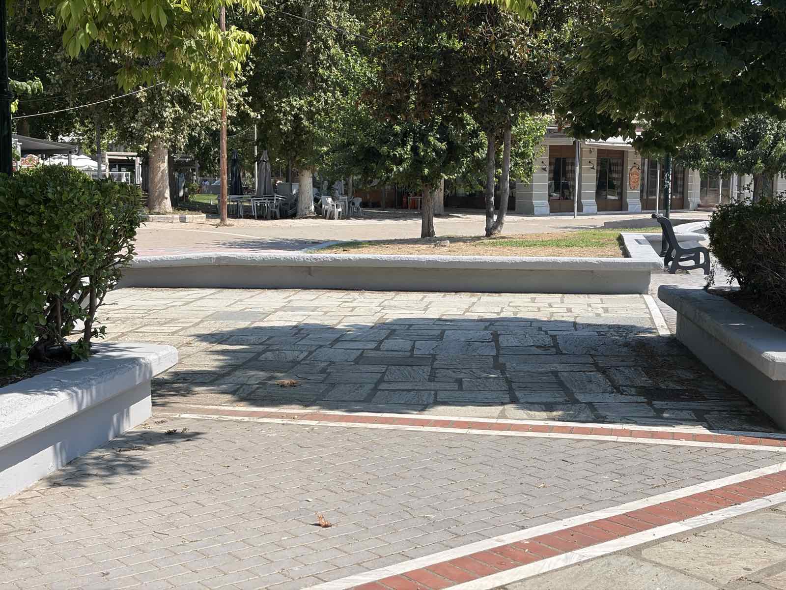 ΛΑΡΙΣΑ - Παρεμβάσεις αποκατάστασης και συντήρησης στην πλατεία του Αμπελώνα ΛΑΡΙΣΑ - Παρεμβάσεις αποκατάστασης και συντήρησης στην πλατεία του Αμπελώνα