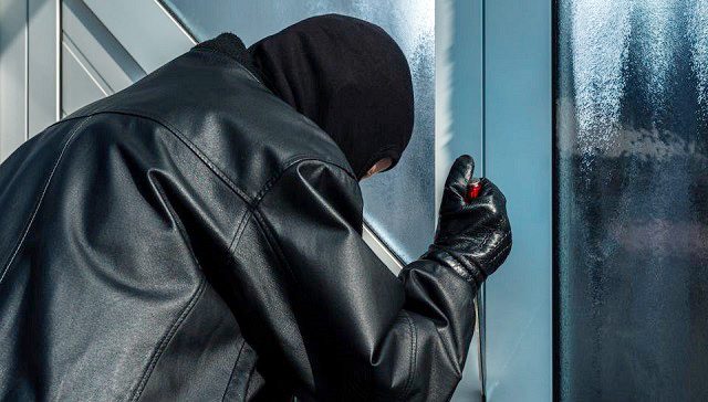 ΒΟΛΟΣ - Σύλληψη 44χρονου στον Βόλο για κλοπή 3.500 ευρώ από επιχείρηση ΒΟΛΟΣ - Σύλληψη 44χρονου στον Βόλο για κλοπή 3.500 ευρώ από επιχείρηση