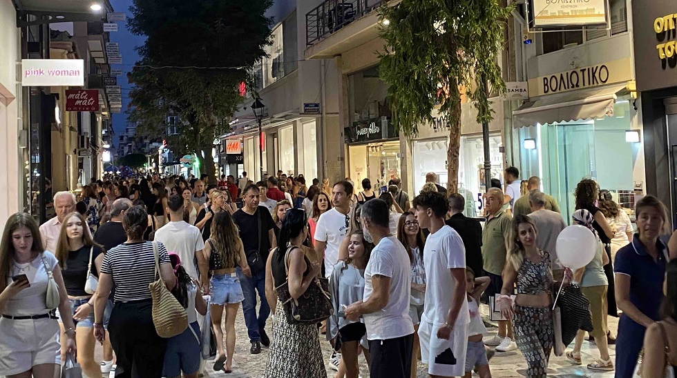 Πλημμύρισε κόσμο το εμπορικό κέντρο του Βόλου για τη Λευκή Νύχτα- (ΦΩΤΟ)