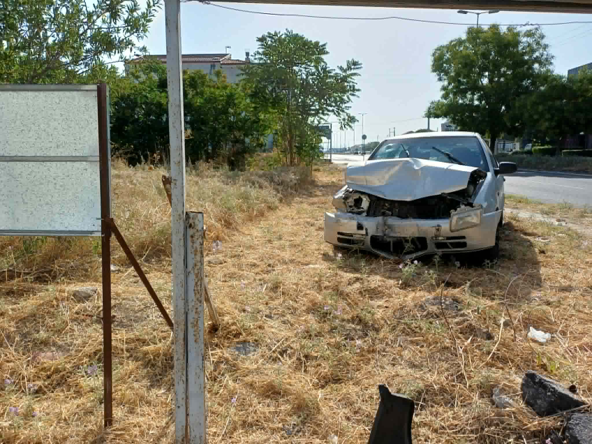 Σοβαρό τροχαίο στην οδό Βόλου έπειτα από σύγκρουση δύο ΙΧ- ένα 4χρονο παιδάκι τραυματίστηκε (ΦΩΤΟ+video)