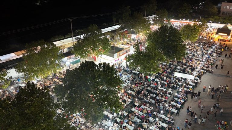 ΒΟΛΟΣ - Δεκάδες χιλιάδες επισκέπτες στο παζάρι του Αλμυρού ΒΟΛΟΣ - Δεκάδες χιλιάδες επισκέπτες στο παζάρι του Αλμυρού