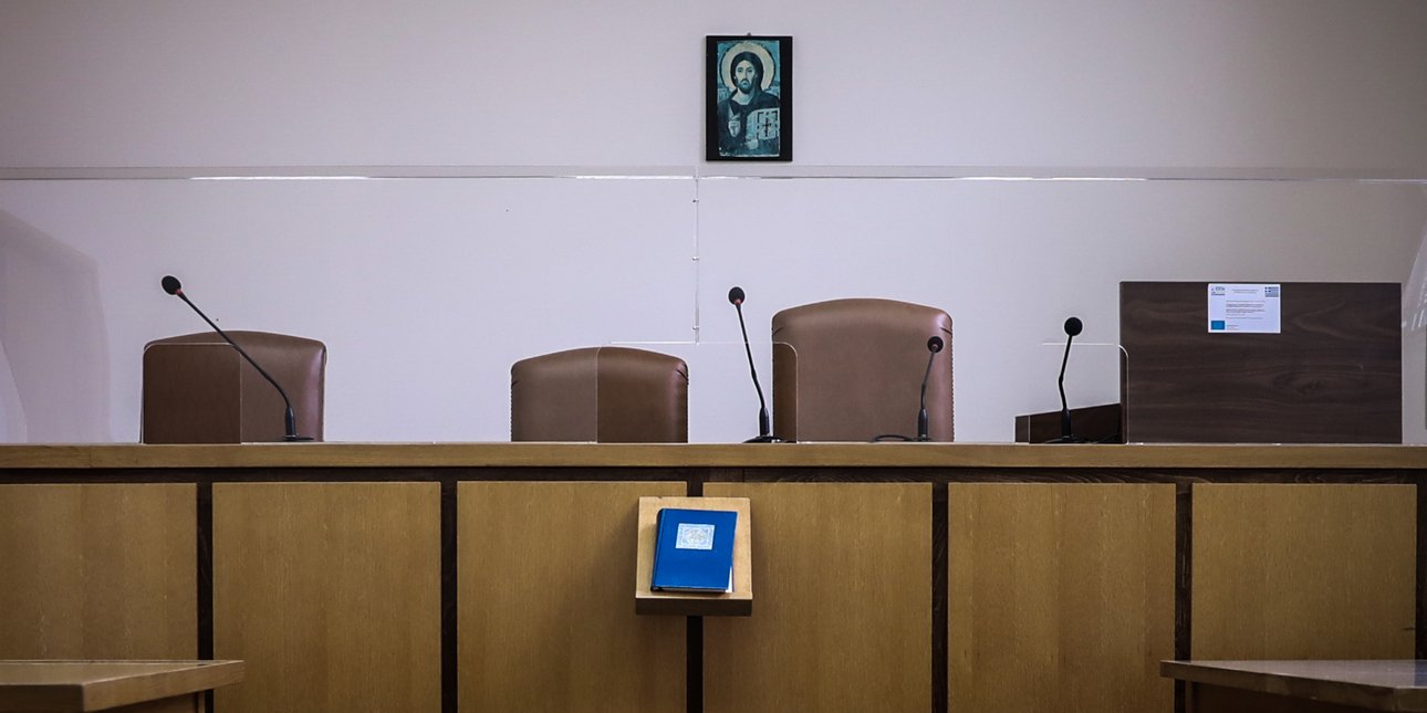 ΛΑΡΙΣΑ - Λάρισα: Ομόφωνα ένοχος ο 58χρονος θεολόγος για ασέλγεια σε μαθήτρια - Έντονο μετατραυματικό στρες έχει η κοπέλα ΛΑΡΙΣΑ - Λάρισα: Ομόφωνα ένοχος ο 58χρονος θεολόγος για ασέλγεια σε μαθήτρια - Έντονο μετατραυματικό στρες έχει η κοπέλα
