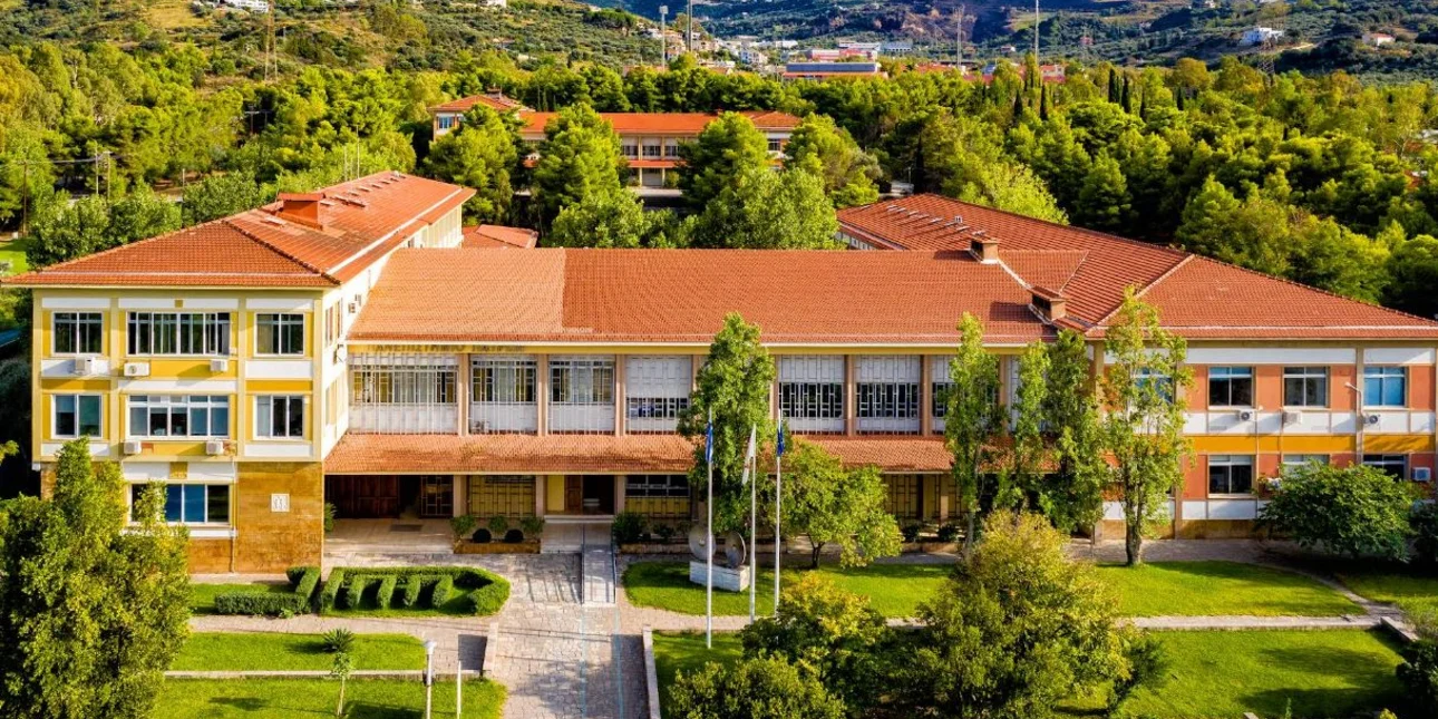 ΕΛΛΑΔΑ - Πάτρα: Καθηγητής στο πανεπιστήμιο απαγορεύει τα γυαλιά χωρίς ιατρική βεβαίωση - «Μάχη» κατά της αντιγραφής μέσω AI ΕΛΛΑΔΑ - Πάτρα: Καθηγητής στο πανεπιστήμιο απαγορεύει τα γυαλιά χωρίς ιατρική βεβαίωση - «Μάχη» κατά της αντιγραφής μέσω AI