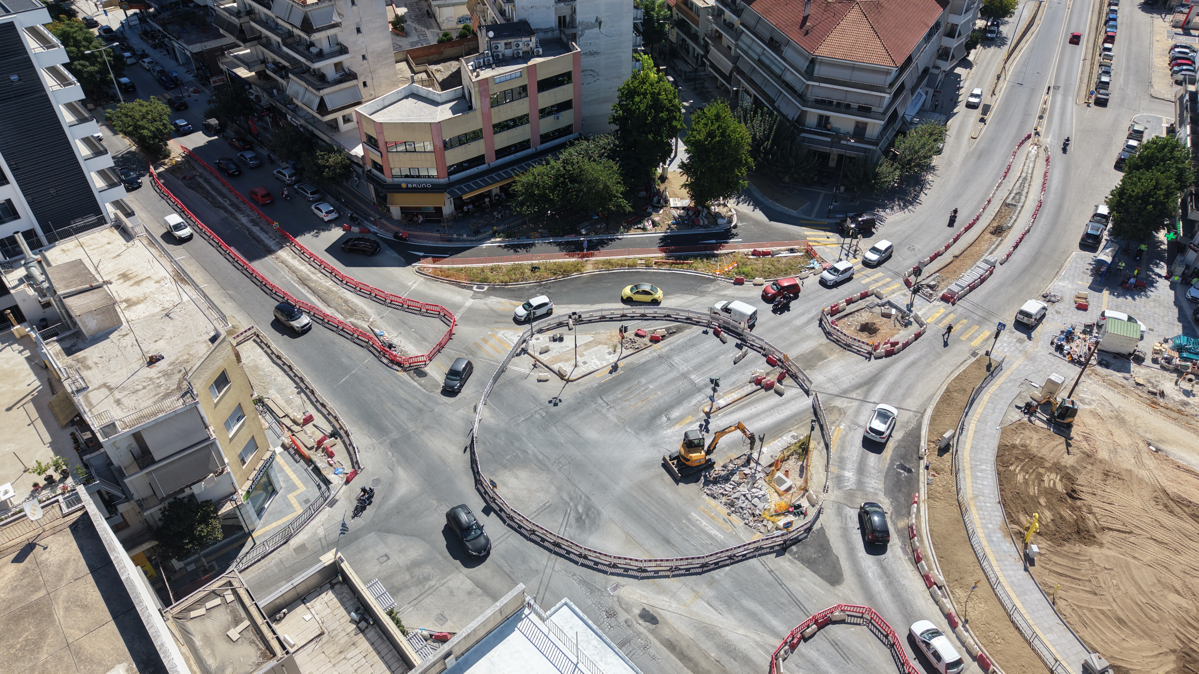 ΘΕΣΣΑΛΙΑ - Λάρισα: Σε λειτουργία ο κυκλικός κόμβος στη συμβολή Ηρ. Πολυτεχνείου και Φαρσάλων (ΦΩΤΟ) ΘΕΣΣΑΛΙΑ - Λάρισα: Σε λειτουργία ο κυκλικός κόμβος στη συμβολή Ηρ. Πολυτεχνείου και Φαρσάλων (ΦΩΤΟ)