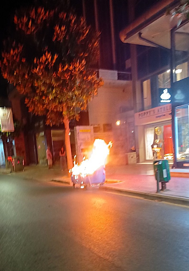 ΛΑΡΙΣΑ - Δήμος Λαρισαίων: Έβαλαν φωτιά σε κάδους απορριμμάτων -απαντά με μηνύσεις η δημοτική αρχή(ΦΩΤΟ) ΛΑΡΙΣΑ - Δήμος Λαρισαίων: Έβαλαν φωτιά σε κάδους απορριμμάτων -απαντά με μηνύσεις η δημοτική αρχή(ΦΩΤΟ)
