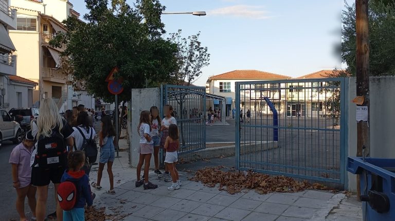 ΒΟΛΟΣ - Συνεχίζει ν’ αντιδρά ο σύλλογος Γονέων του 14ου Δημοτικού Βόλου στη συγχώνευση τμημάτων ΒΟΛΟΣ - Συνεχίζει ν’ αντιδρά ο σύλλογος Γονέων του 14ου Δημοτικού Βόλου στη συγχώνευση τμημάτων