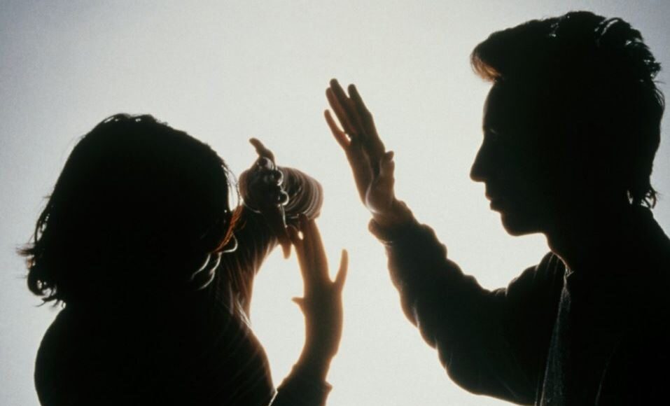 Φρίκη στον Βόλο! 36χρονη “χαρακώθηκε” για να γλιτώσει από τον ξυλοδαρμό του φίλου της!