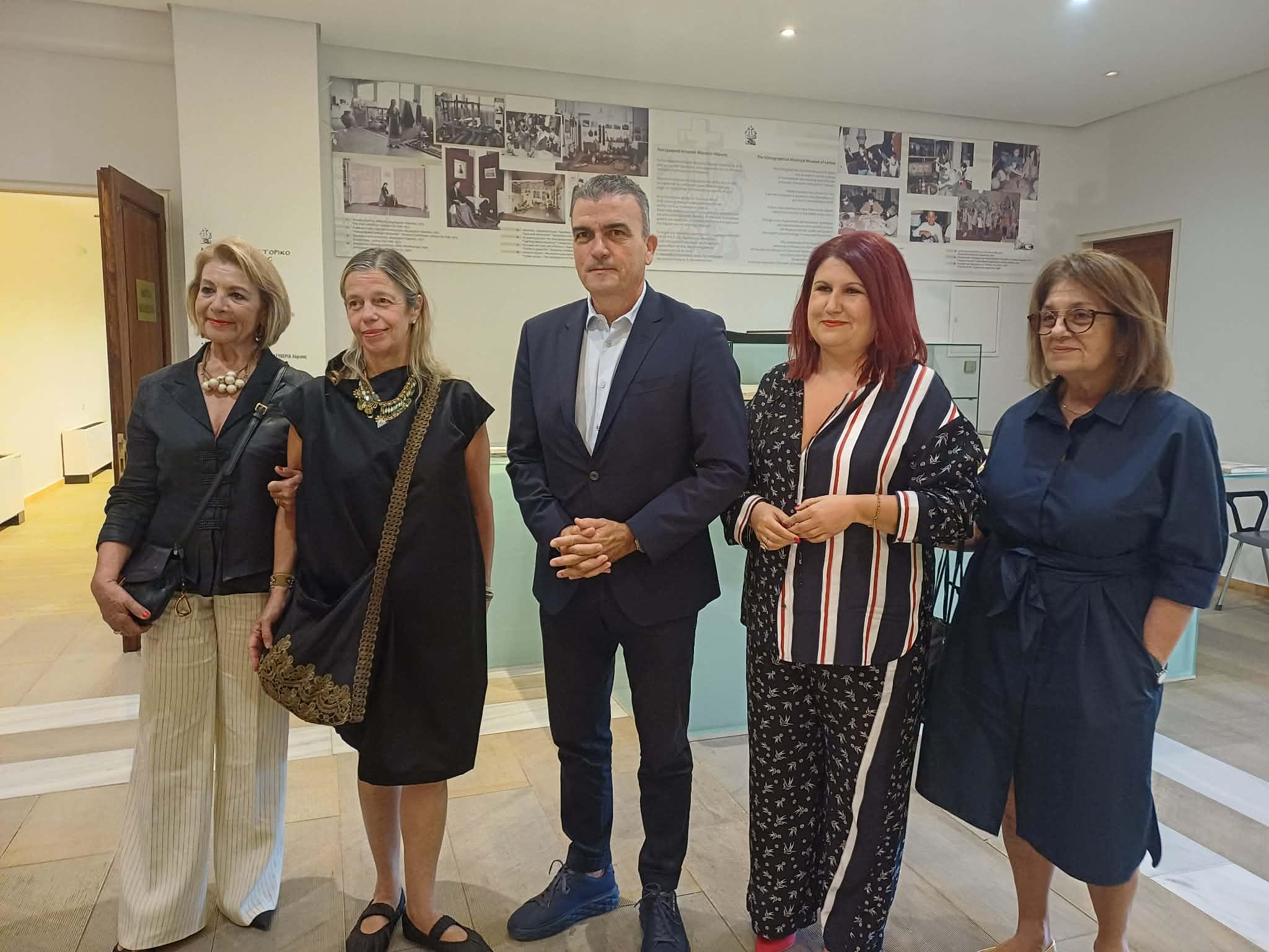 ΛΑΡΙΣΑ - «27+26 Ίχνη χειρός για ένα Μουσείο»:Εγκαίνια της έκθεσης αφιέρωμα στην παράδοση και τη σύγχρονη δημιουργία (ΦΩΤΟ) ΛΑΡΙΣΑ - «27+26 Ίχνη χειρός για ένα Μουσείο»:Εγκαίνια της έκθεσης αφιέρωμα στην παράδοση και τη σύγχρονη δημιουργία (ΦΩΤΟ)