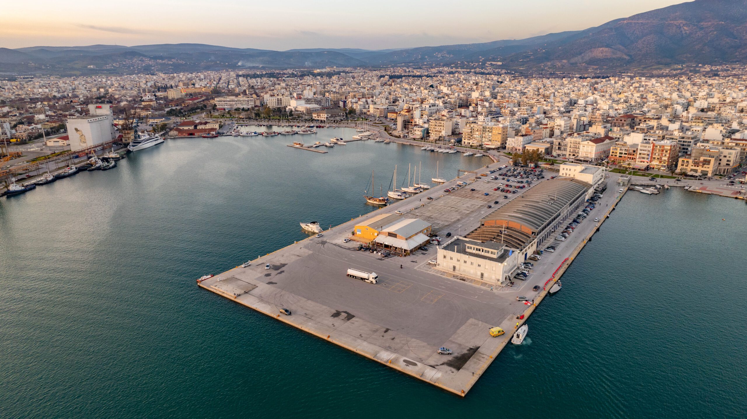 ΘΕΣΣΑΛΙΑ - Βόλος: Πρόσκρουση φορτηγίδας στο λιμάνι – Συνελήφθη ο πλοίαρχος ΘΕΣΣΑΛΙΑ - Βόλος: Πρόσκρουση φορτηγίδας στο λιμάνι – Συνελήφθη ο πλοίαρχος