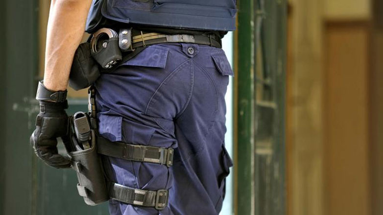 ΒΟΛΟΣ - Βόλος: Συνελήφθη αστυνομικός με 80 λίτρα βενζίνη και σιδερολοστούς - Ήθελε να κάψει βενζινάδικο ΒΟΛΟΣ - Βόλος: Συνελήφθη αστυνομικός με 80 λίτρα βενζίνη και σιδερολοστούς - Ήθελε να κάψει βενζινάδικο