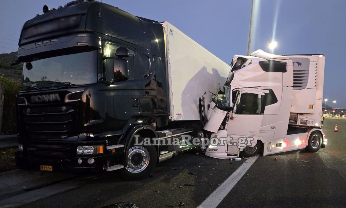 ΕΛΛΑΔΑ - Φθιώτιδα: Νταλίκα έπεσε πάνω σε παρκαρισμένο φορτηγό στα διόδια Τραγάνας - Τραυματίστηκε ο οδηγός ΕΛΛΑΔΑ - Φθιώτιδα: Νταλίκα έπεσε πάνω σε παρκαρισμένο φορτηγό στα διόδια Τραγάνας - Τραυματίστηκε ο οδηγός