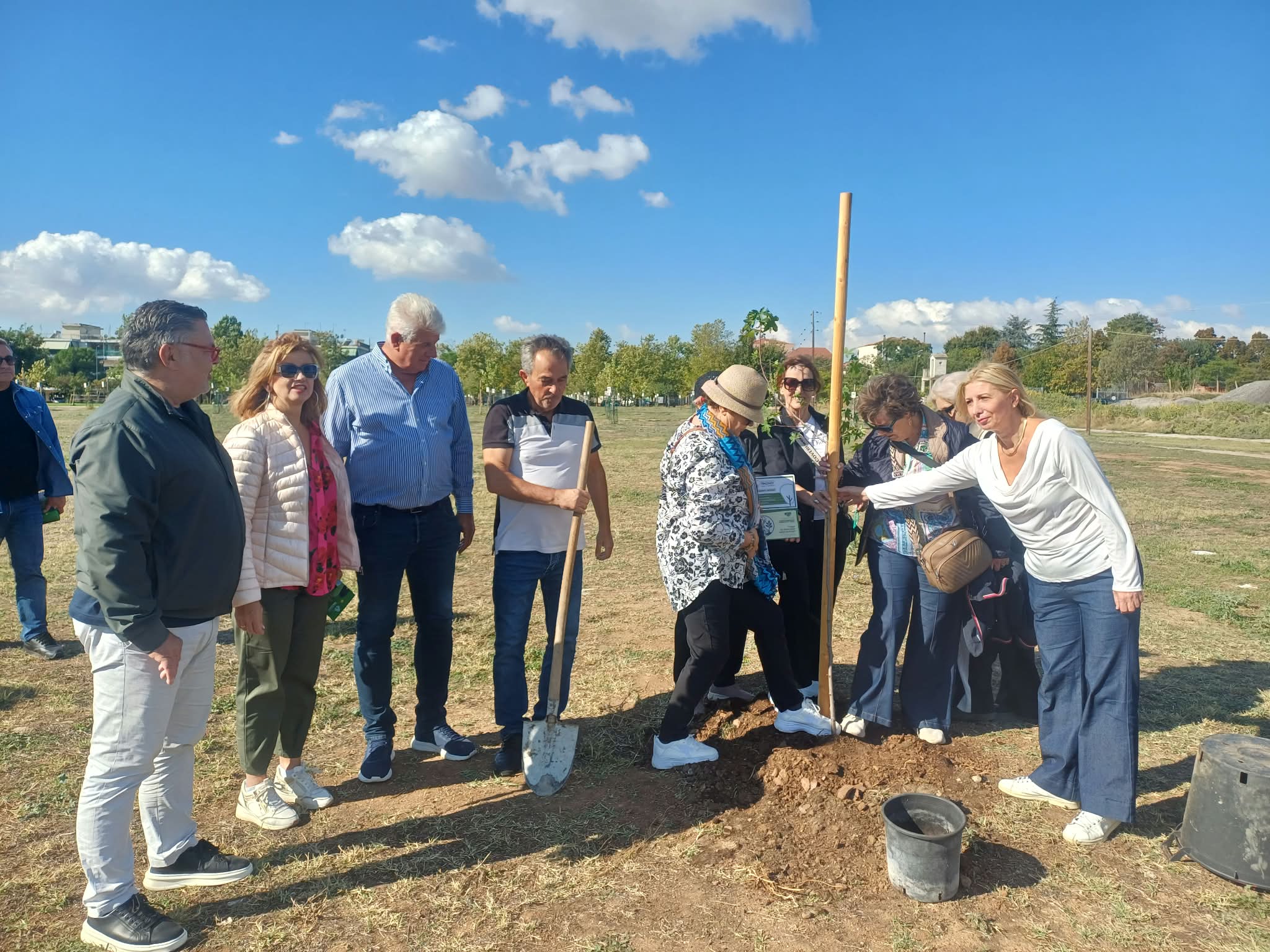ΛΑΡΙΣΑ - Τα ΚΑΠΗ του Δήμου Λαρισαίων φύτεψαν «ζωή» στο Πάρκο των Χρωμάτων (ΦΩΤΟ) ΛΑΡΙΣΑ - Τα ΚΑΠΗ του Δήμου Λαρισαίων φύτεψαν «ζωή» στο Πάρκο των Χρωμάτων (ΦΩΤΟ)