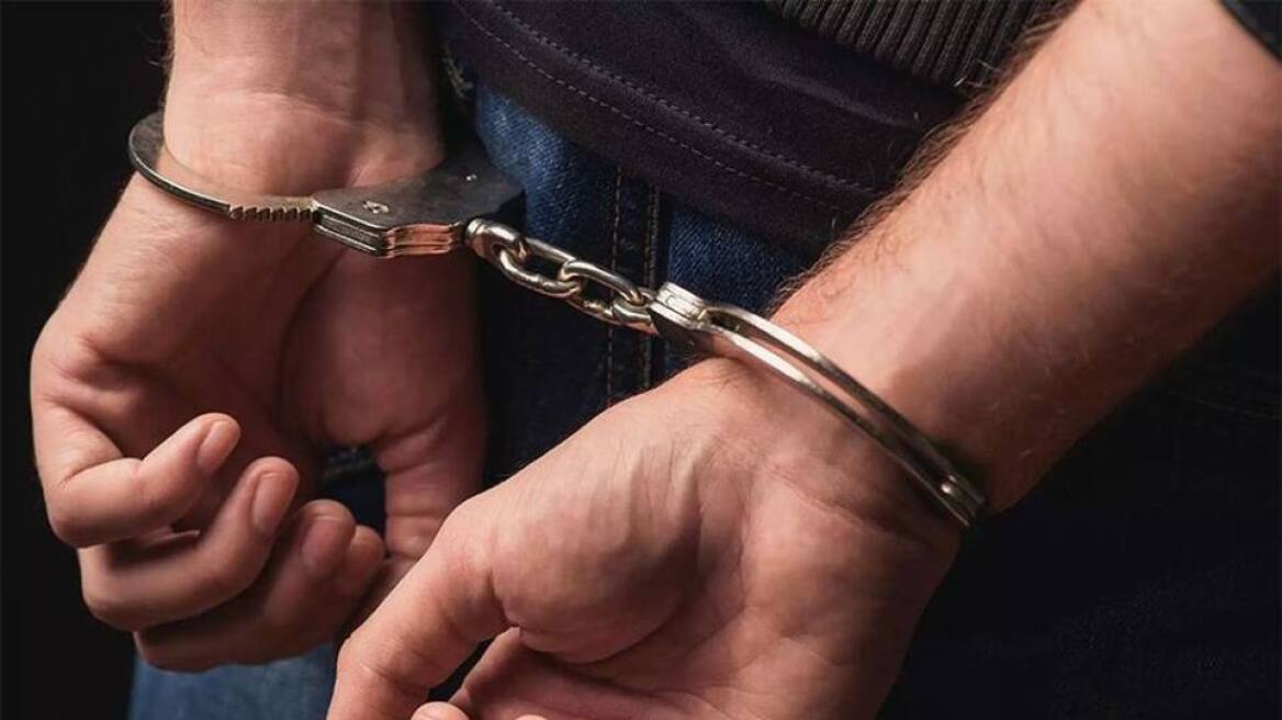 ΒΟΛΟΣ - Βόλος: 50χρονη συνελήφθη για κλοπή – Μπήκε στην αυλή σπιτιού και πήρε ό,τι βρήκε ΒΟΛΟΣ - Βόλος: 50χρονη συνελήφθη για κλοπή – Μπήκε στην αυλή σπιτιού και πήρε ό,τι βρήκε