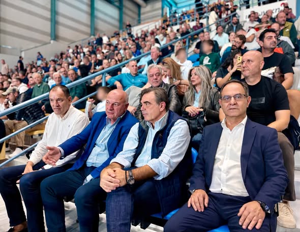 Ένας πρώην κι ένας νυν υπουργός Αγροτικής Ανάπτυξης παρακολούθησαν μαζί τον αγώνα του ΑΣ Καρδίτσας με τον Άρη (ΦΩΤΟ) Ένας πρώην κι ένας νυν υπουργός Αγροτικής Ανάπτυξης παρακολούθησαν μαζί τον αγώνα του ΑΣ Καρδίτσας με τον Άρη (ΦΩΤΟ)